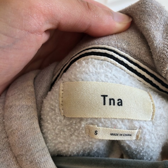 ARITZIA/ TNA Baltic Hoodie Size Small - Picture 3 of 3